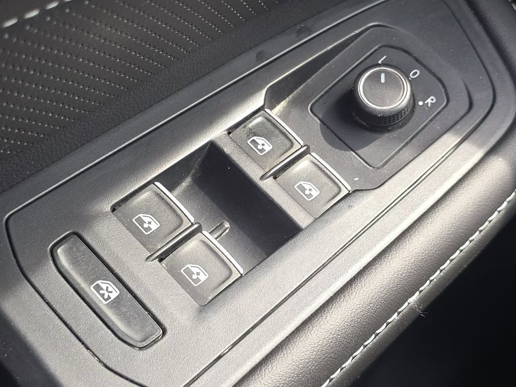 Used 2024 Volkswagen Atlas Cross Sport SE FWD image 25