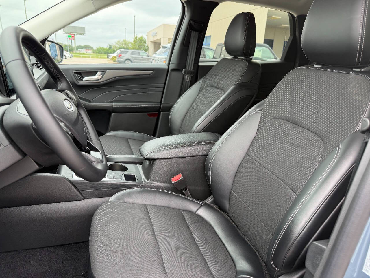 Used 2025 Ford Escape SE FWD image 9
