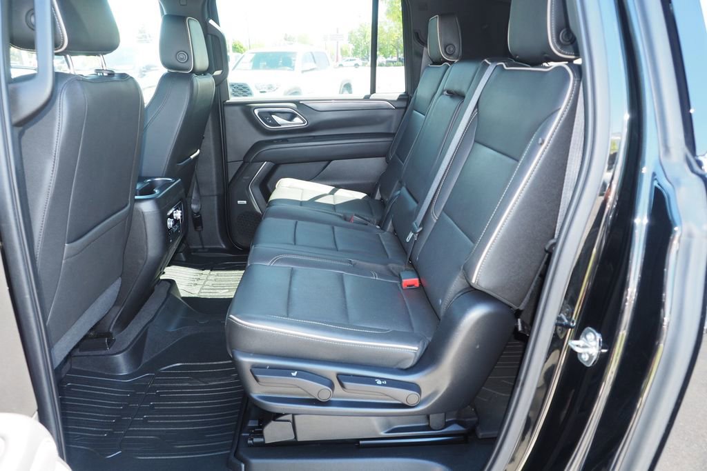 Used 2022 GMC Yukon XL SLT w/ SLT Luxury Package AWD/4WD image 16