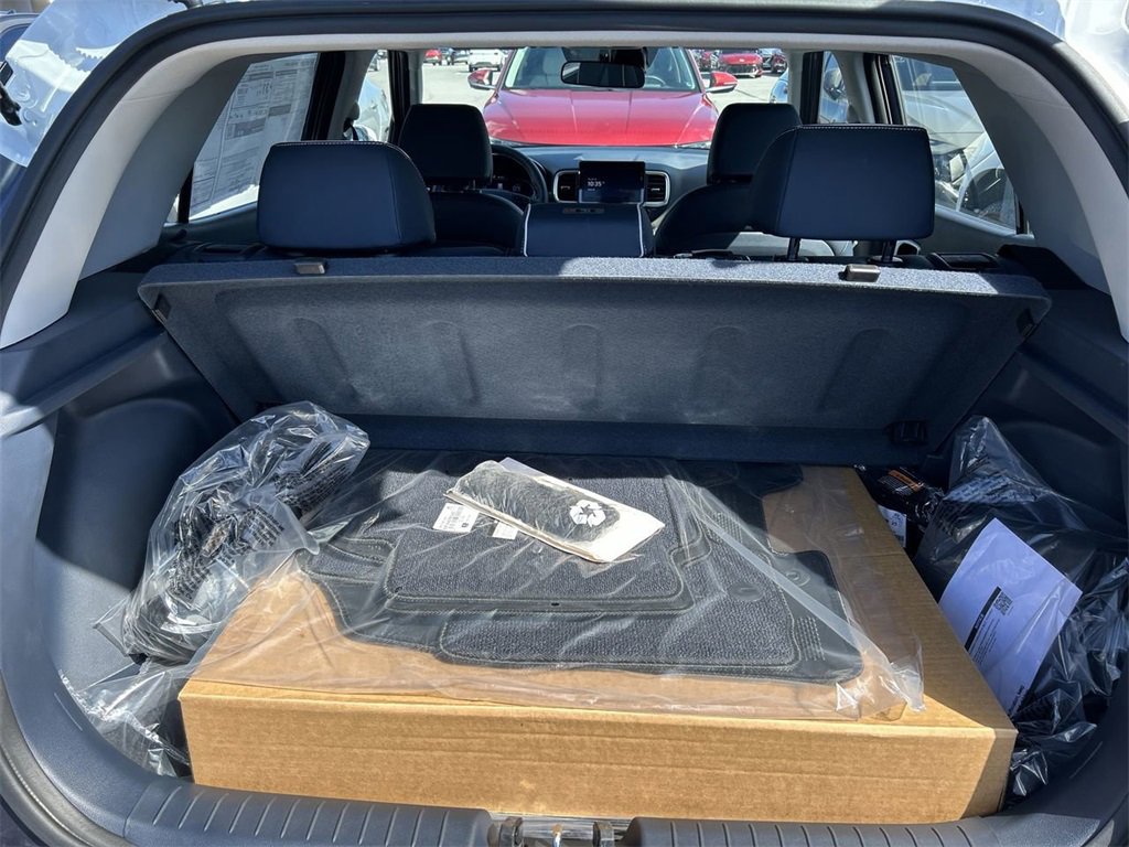 New 2025 Hyundai Venue Limited image 18