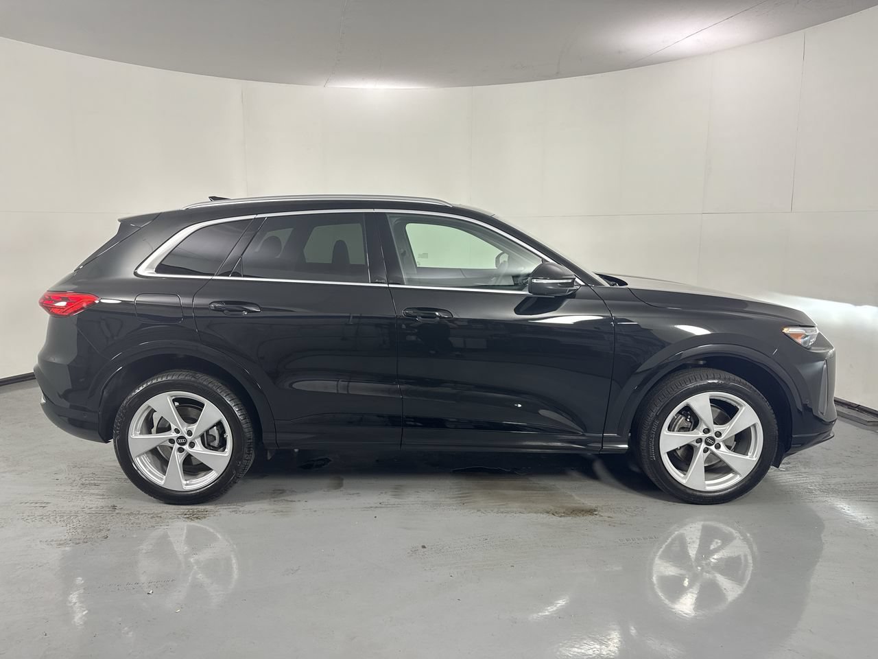 Used 2025 Audi Q5 Premium Plus w/ Premium Plus AWD/4WD image 38