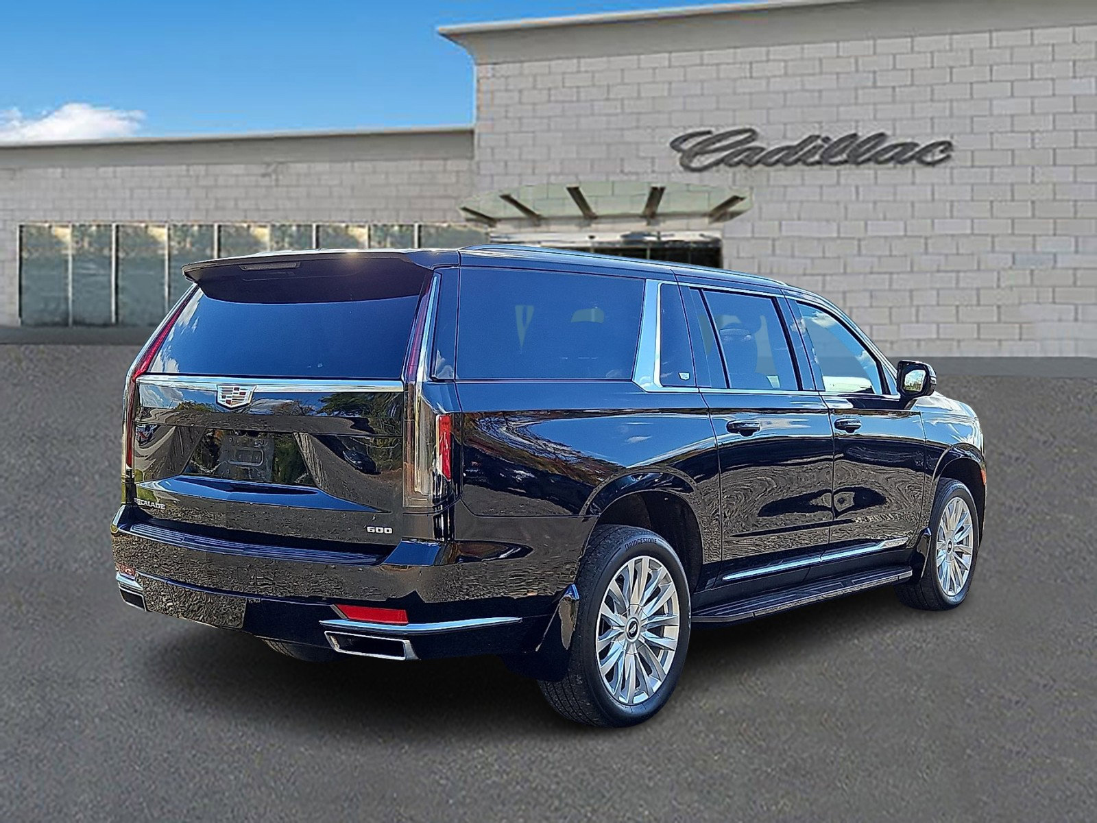 Used 2024 Cadillac Escalade ESV Luxury image 4