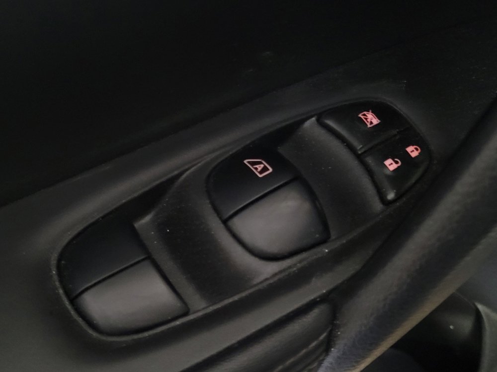 Used 2020 Nissan Rogue S image 27