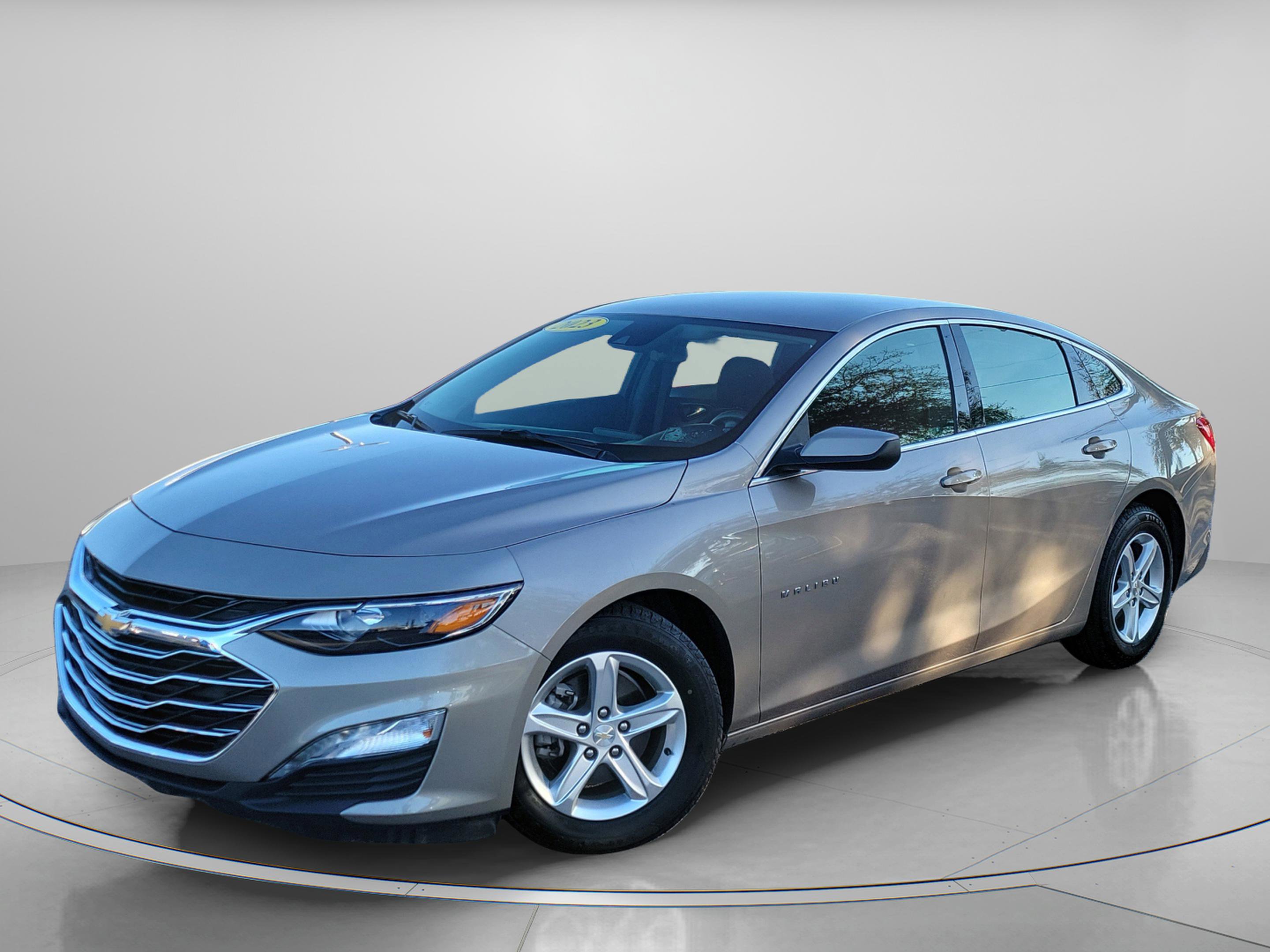 Used 2023 Chevrolet Malibu LT image 2