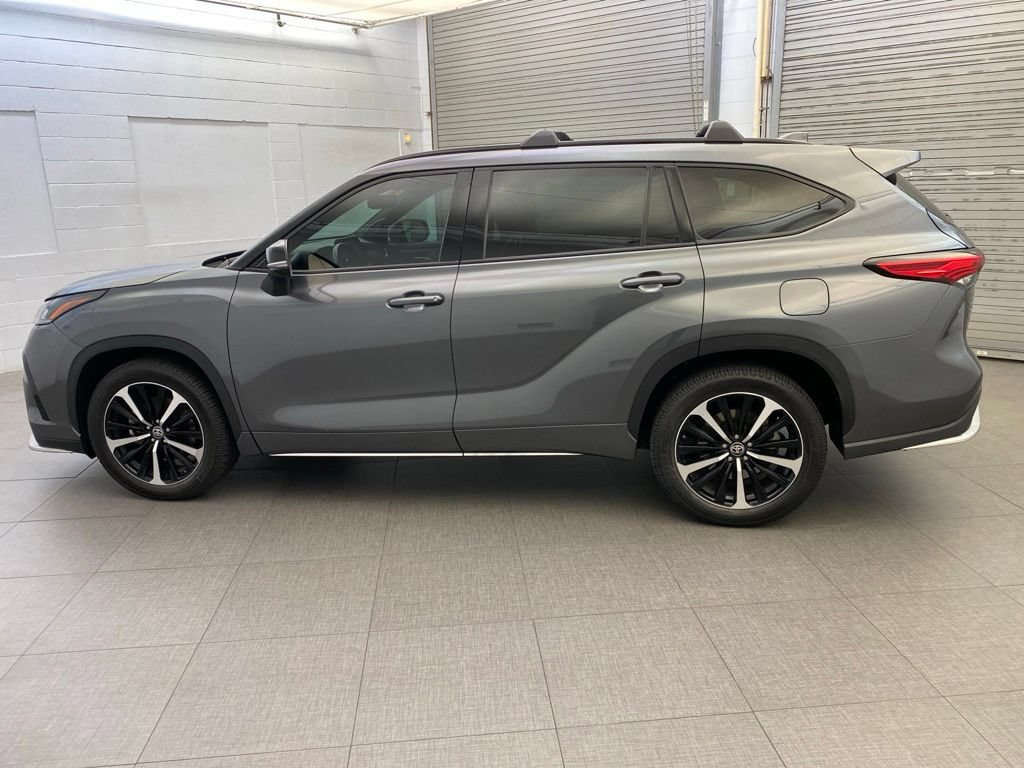 Used 2021 Toyota Highlander XSE AWD/4WD image 6