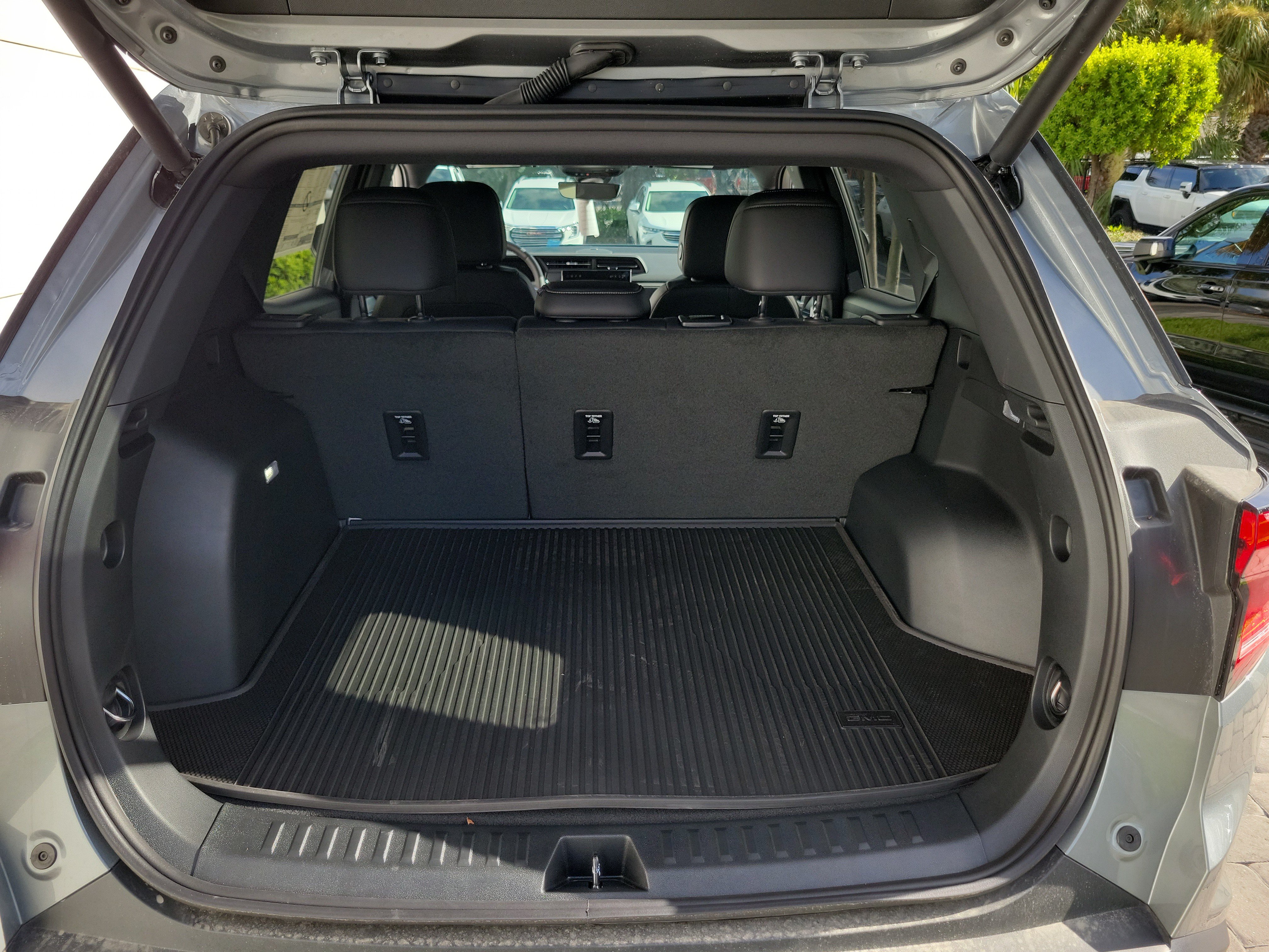 New 2027 GMC Terrain Elevation w/ Elevation Premium Package FWD image 9
