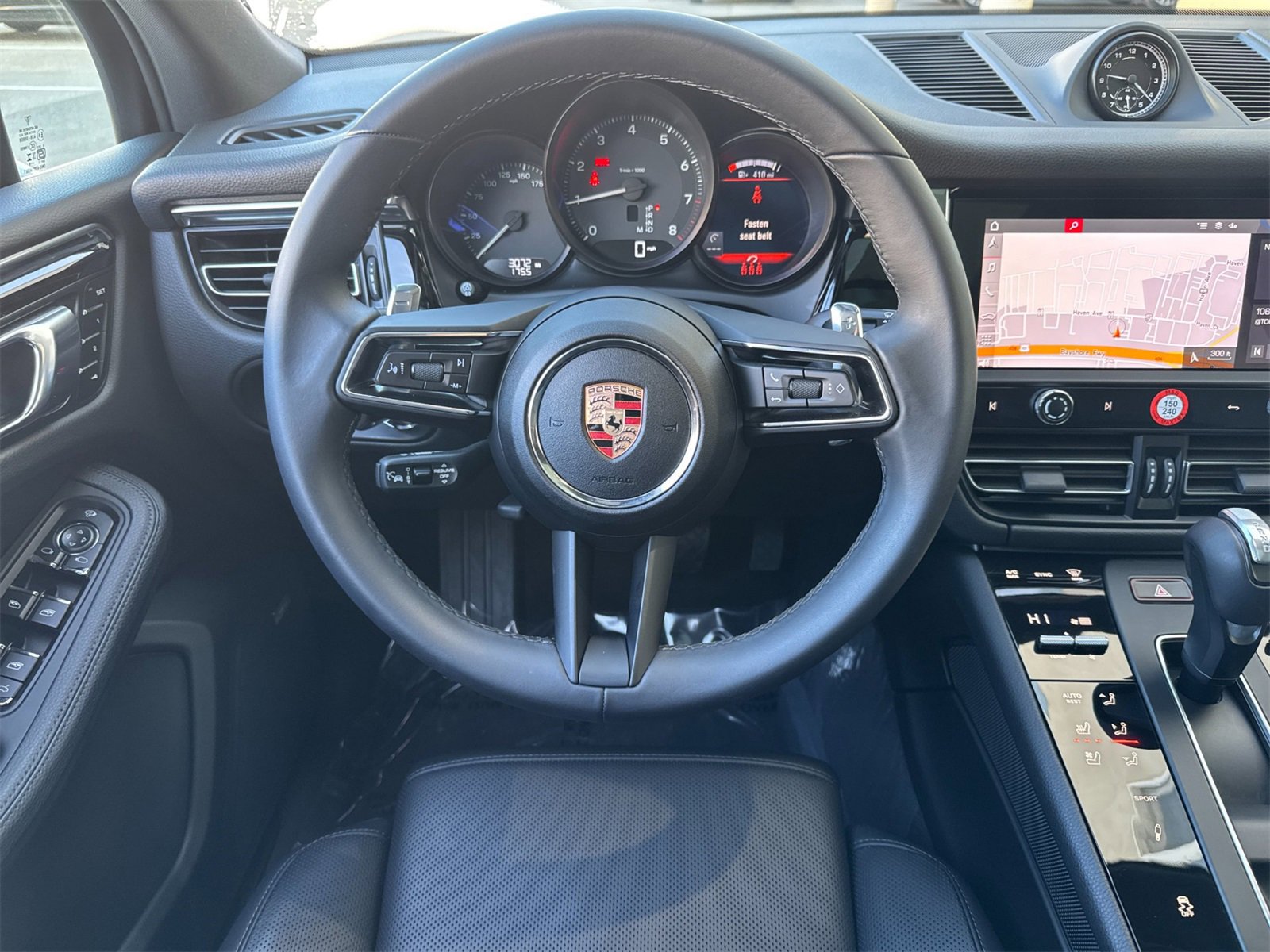 Used 2025 Porsche Macan image 16