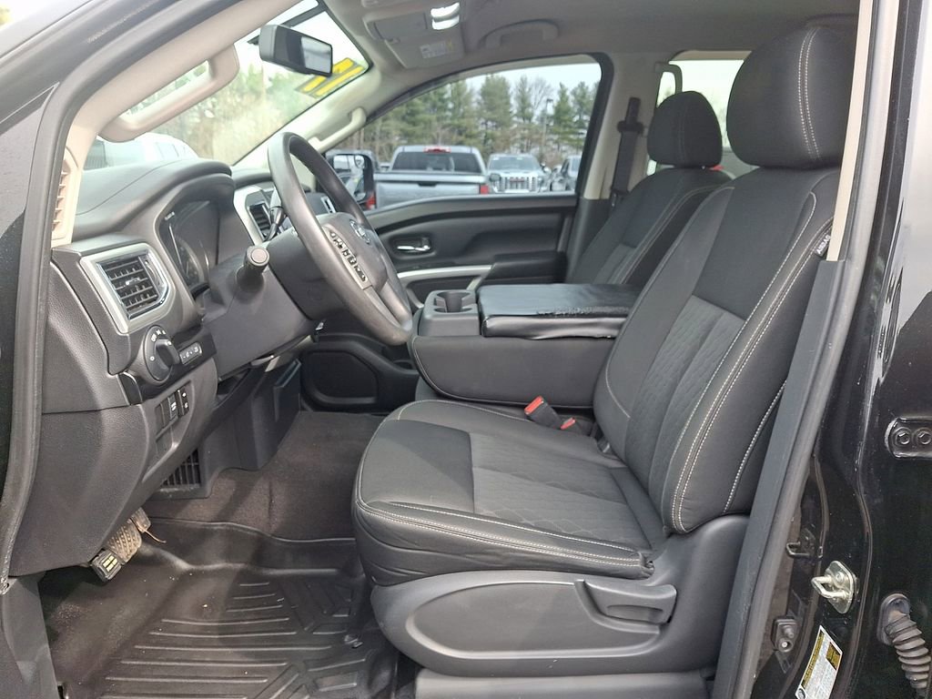 Used 2017 Nissan Titan SV image 13