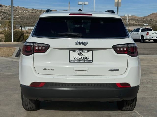 Used 2023 Jeep Compass Latitude image 13