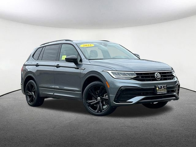 Used 2023 Volkswagen Tiguan SE R-Line AWD/4WD image 2