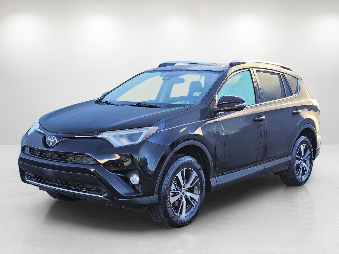 Used 2018 Toyota RAV4 XLE image 1