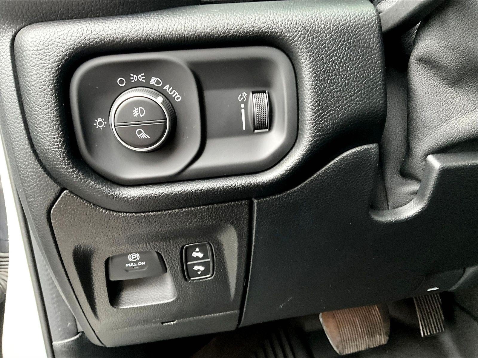 Used 2020 RAM 1500 Big Horn AWD/4WD image 30