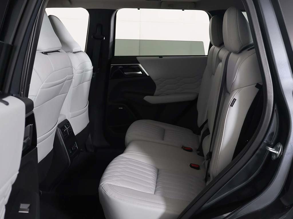 New 2026 Mitsubishi Outlander SEL AWD/4WD image 36