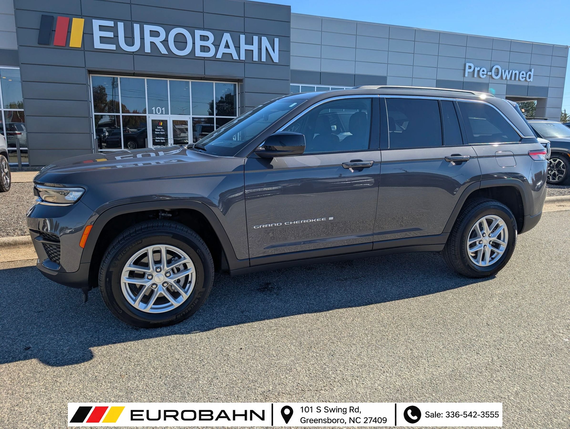 Used 2025 Jeep Grand Cherokee Laredo X AWD/4WD image 30