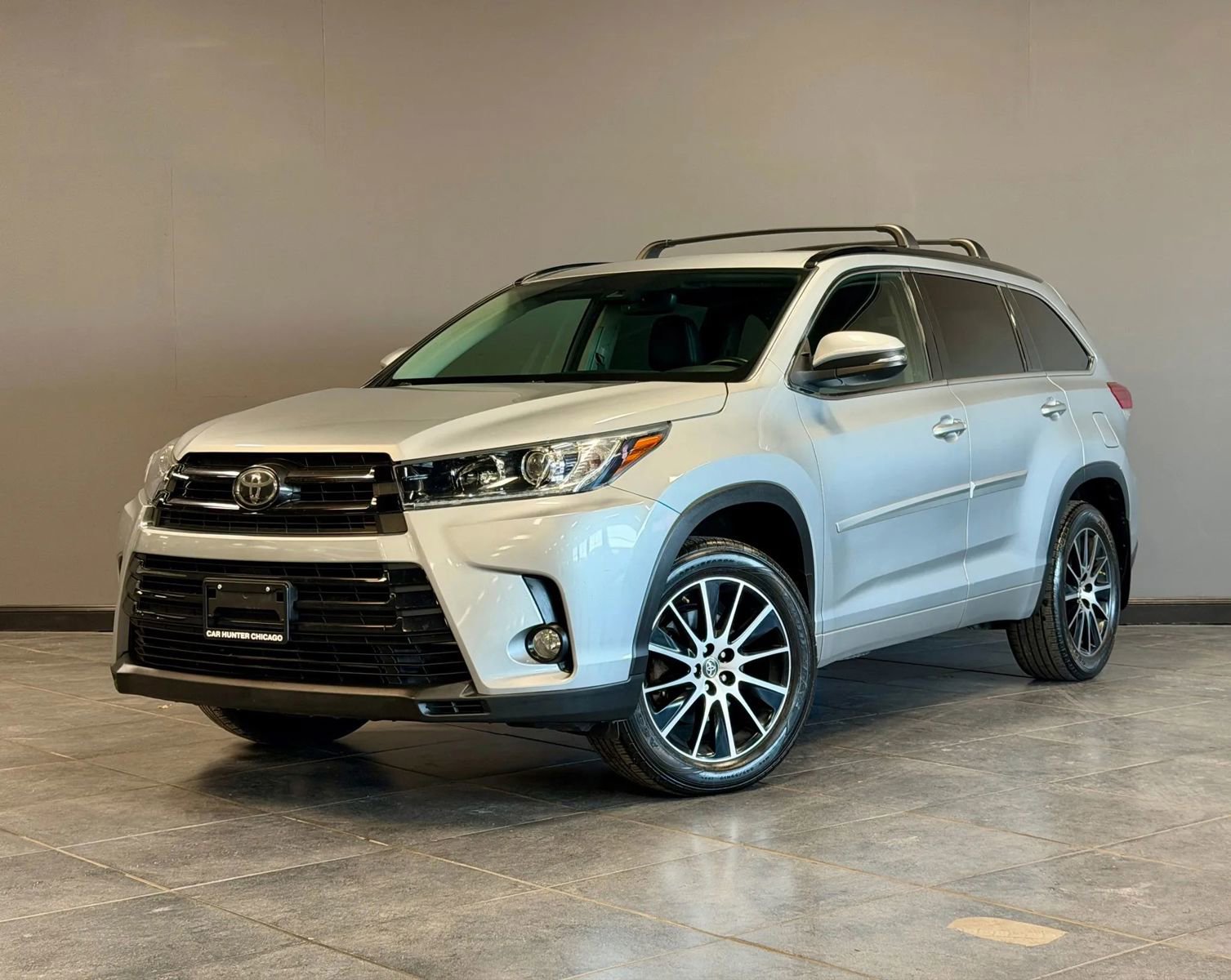 Used 2017 Toyota Highlander SE