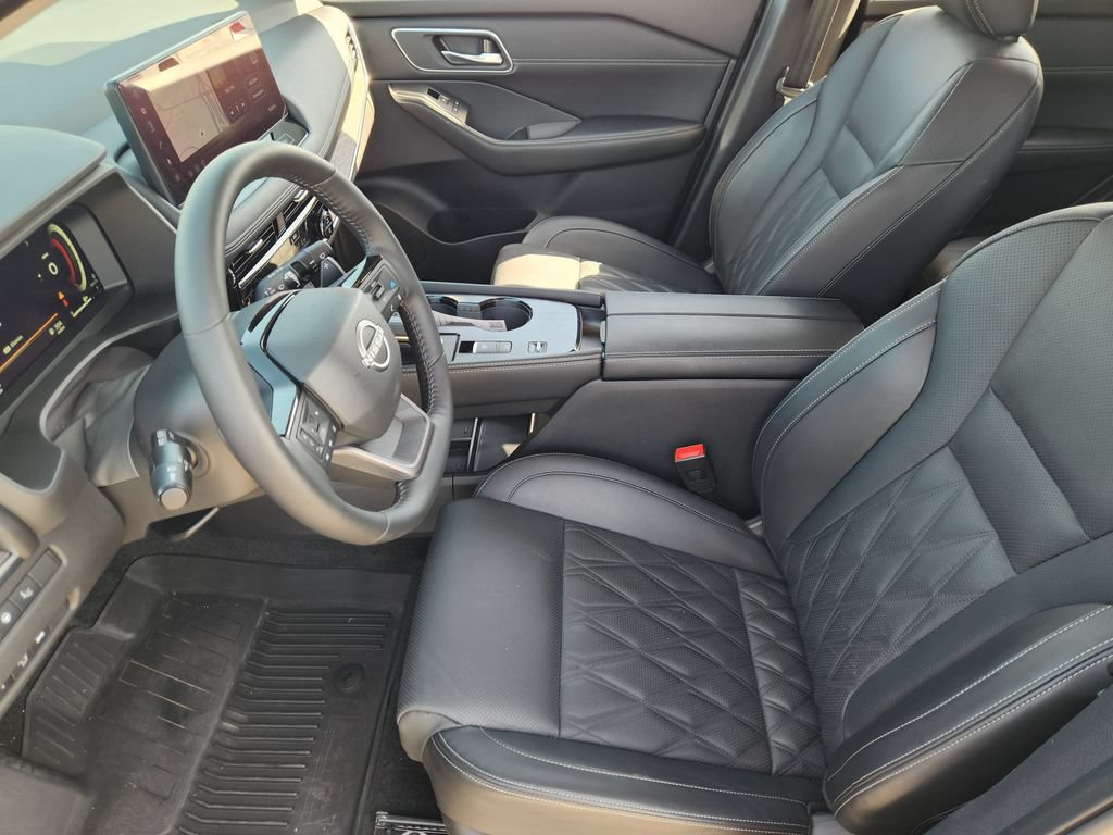 Used 2025 Nissan Rogue Platinum w/ Platinum Premium Package FWD image 9