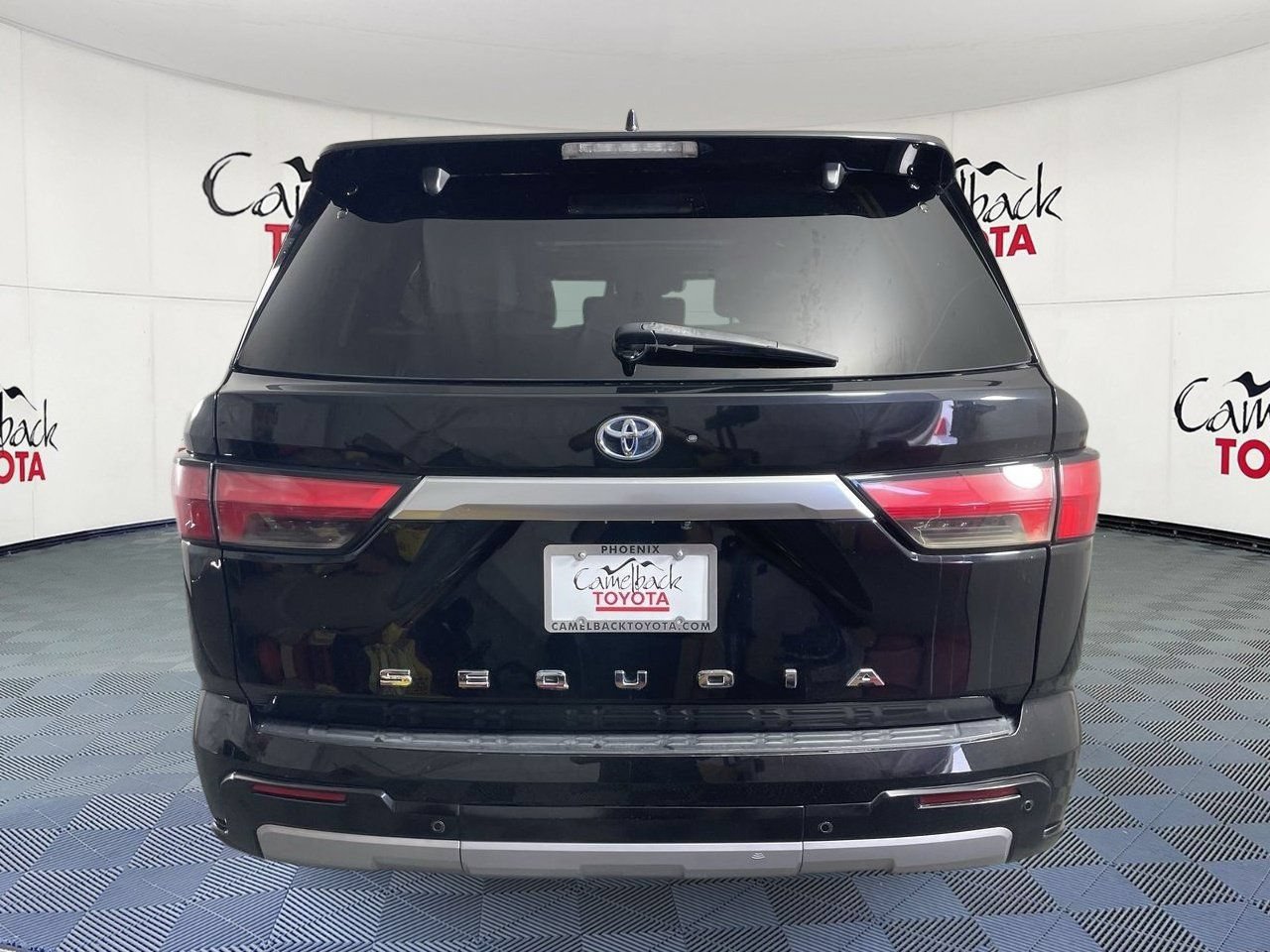Used 2023 Toyota Sequoia Capstone AWD/4WD image 7