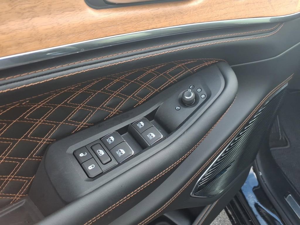 New 2026 Jeep Grand Cherokee Summit w/ Obsidian Package image 15