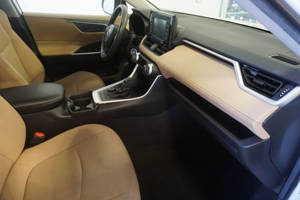 Used 2021 Toyota RAV4 LE AWD/4WD image 20