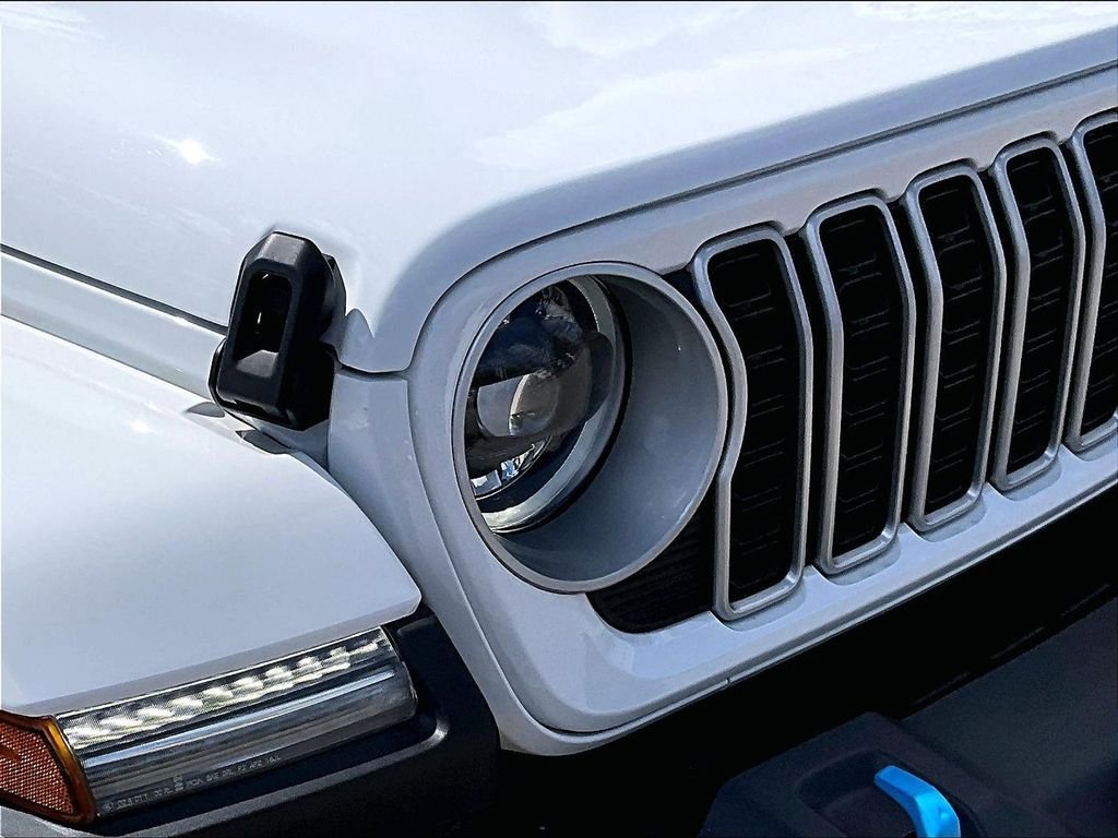 Used 2024 Jeep Wrangler Unlimited Sahara AWD/4WD image 31