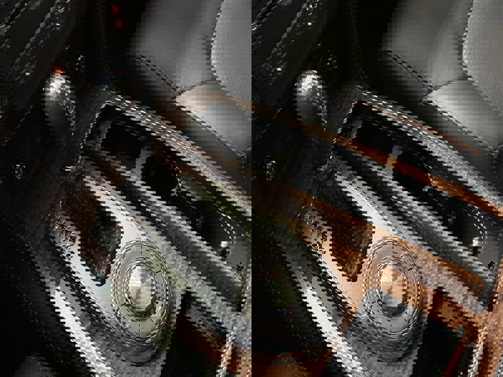 Used 2020 Nissan Armada Platinum w/ Captain's Chairs Package RWD image 30