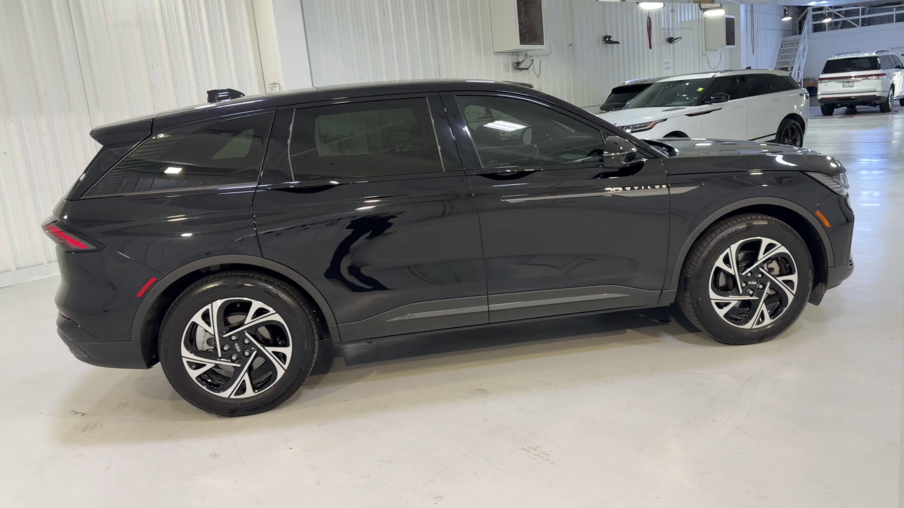 Used 2024 Lincoln Nautilus Premier w/ Jet Appearance Package AWD/4WD image 2