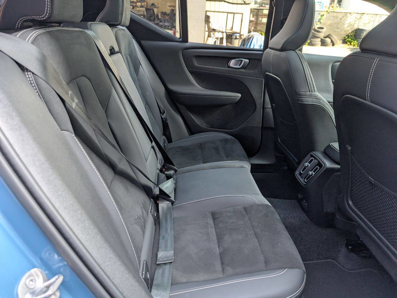 Used 2023 Volvo XC40 Recharge Ultimate image 9