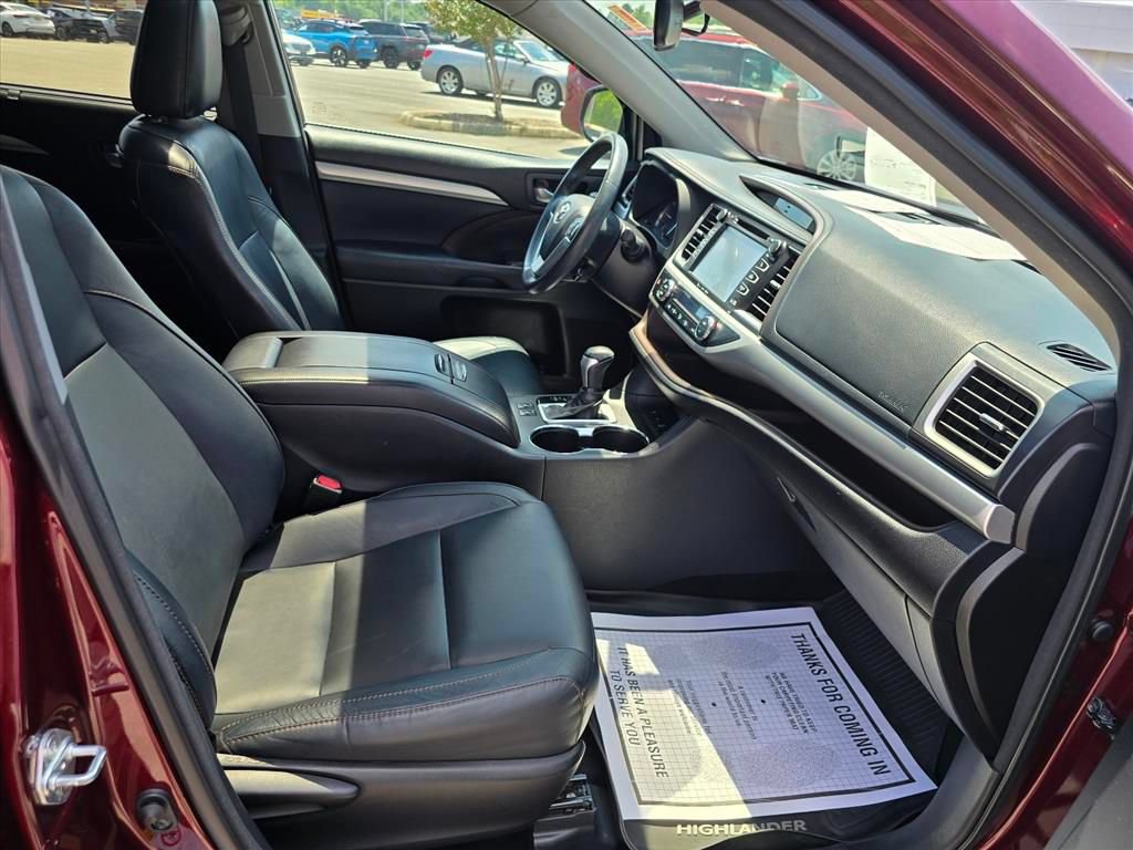 Used 2016 Toyota Highlander XLE AWD/4WD image 15