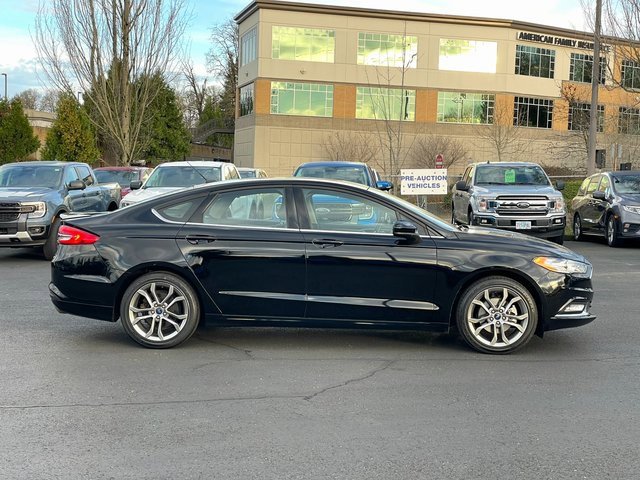 Used 2017 Ford Fusion SE w/ Equipment Group 201A image 2