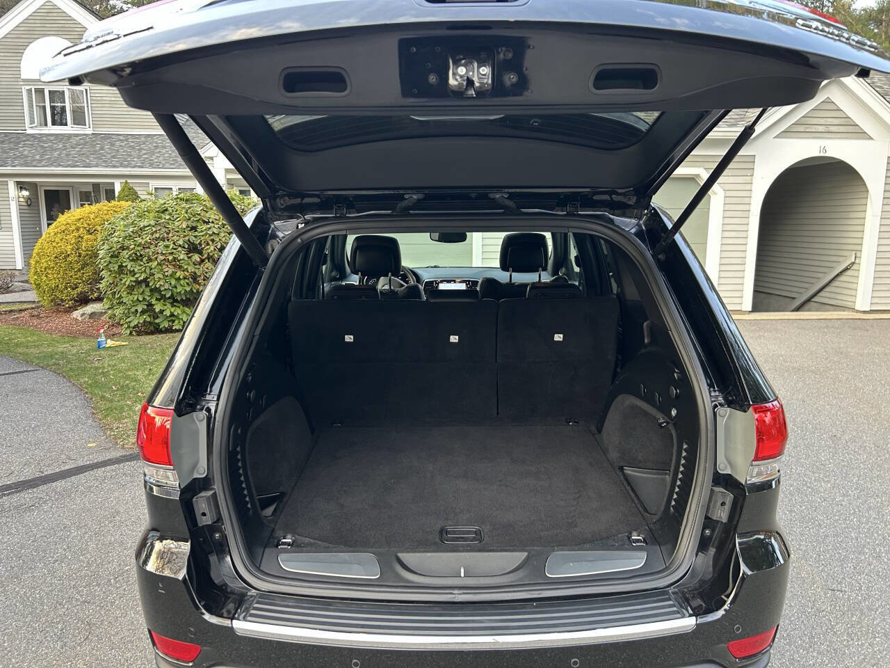 Used 2019 Jeep Grand Cherokee Limited AWD/4WD image 26