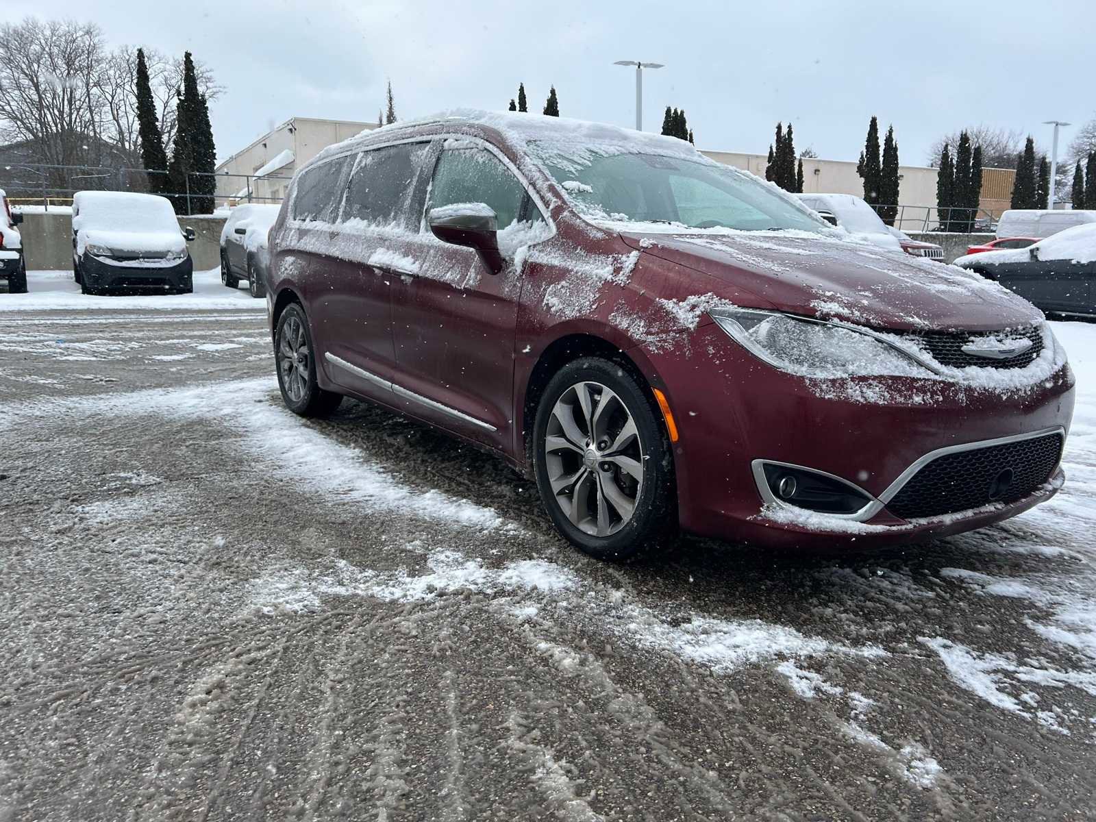 Certified 2019 Chrysler Pacifica Limited w/ Tire & Wheel Group image 9