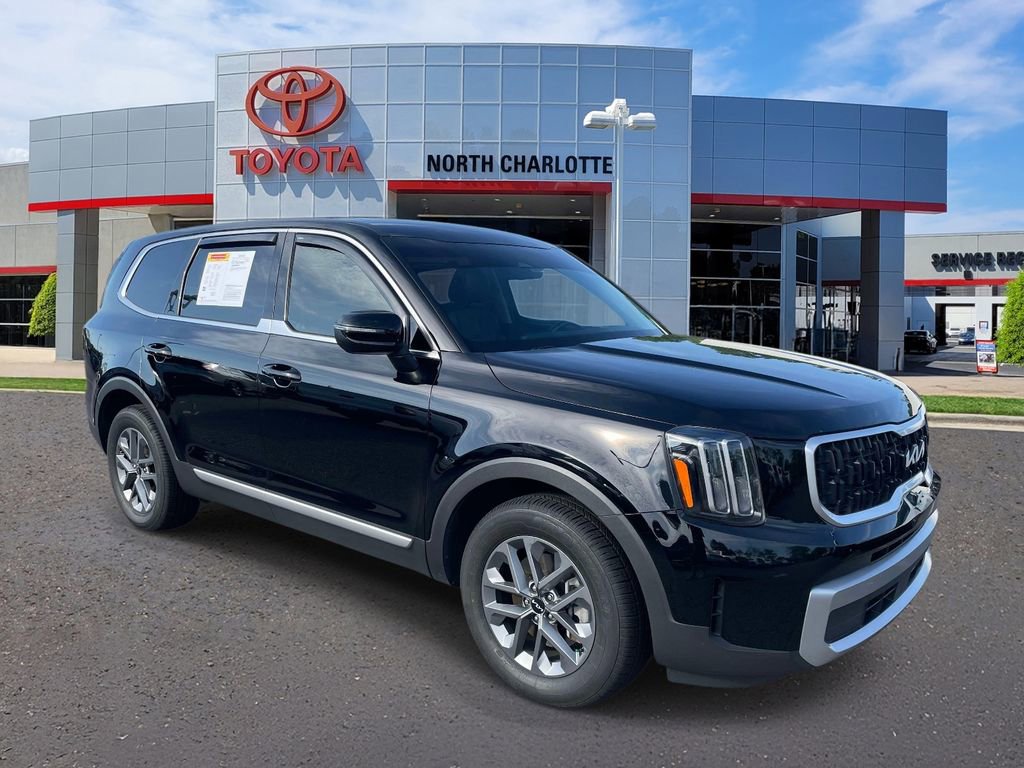 Used 2023 Kia Telluride LX image 3