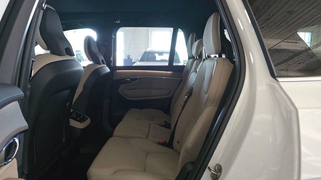 New 2026 Volvo XC90 B6 Plus w/ Protection Package Premier image 16