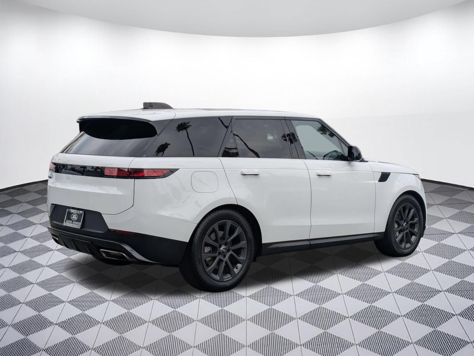 Used 2024 Land Rover Range Rover Sport SE AWD/4WD image 5