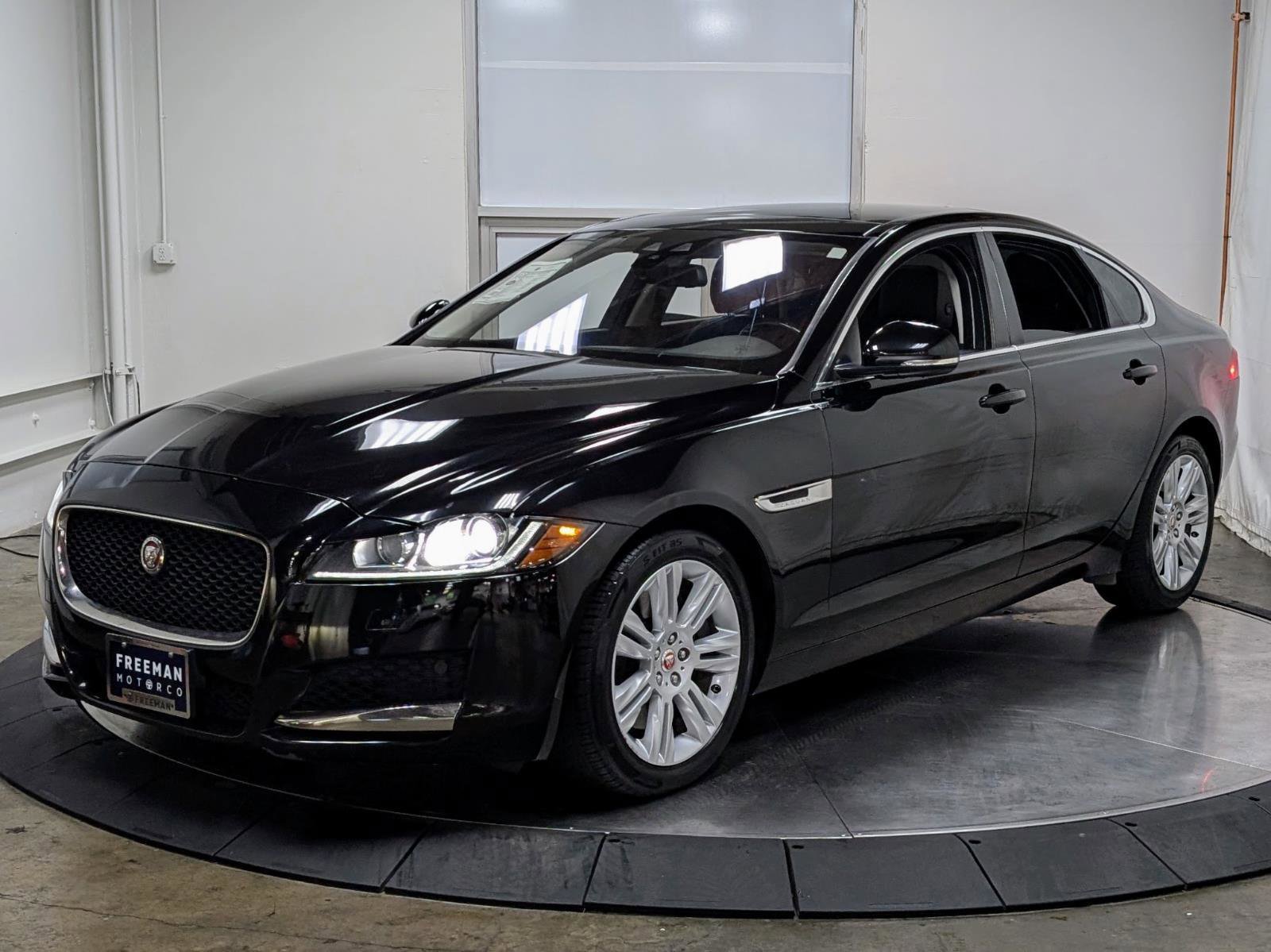 Used 2017 Jaguar XF Premium AWD/4WD image 4