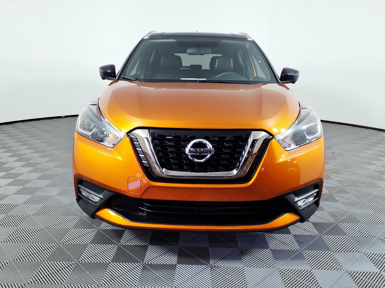 Used 2019 Nissan Kicks SR w/ SR Premium Package FWD image 2