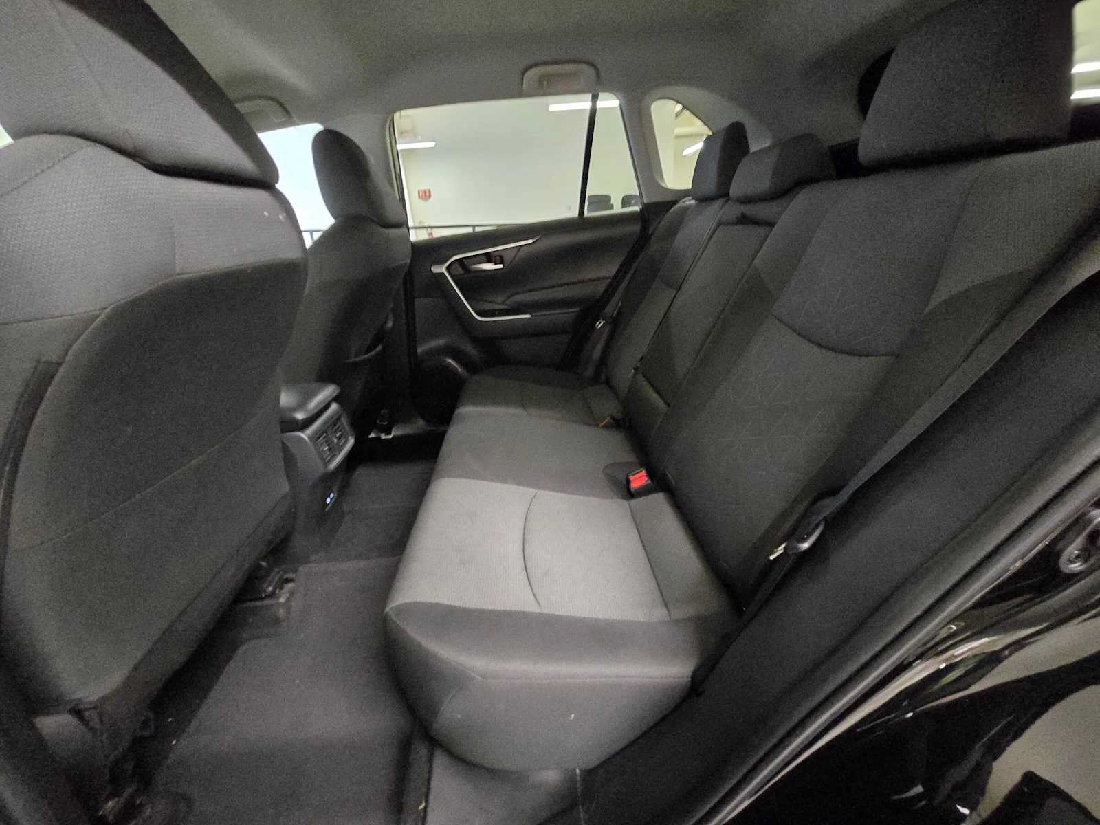 Used 2025 Toyota RAV4 XLE AWD/4WD image 15