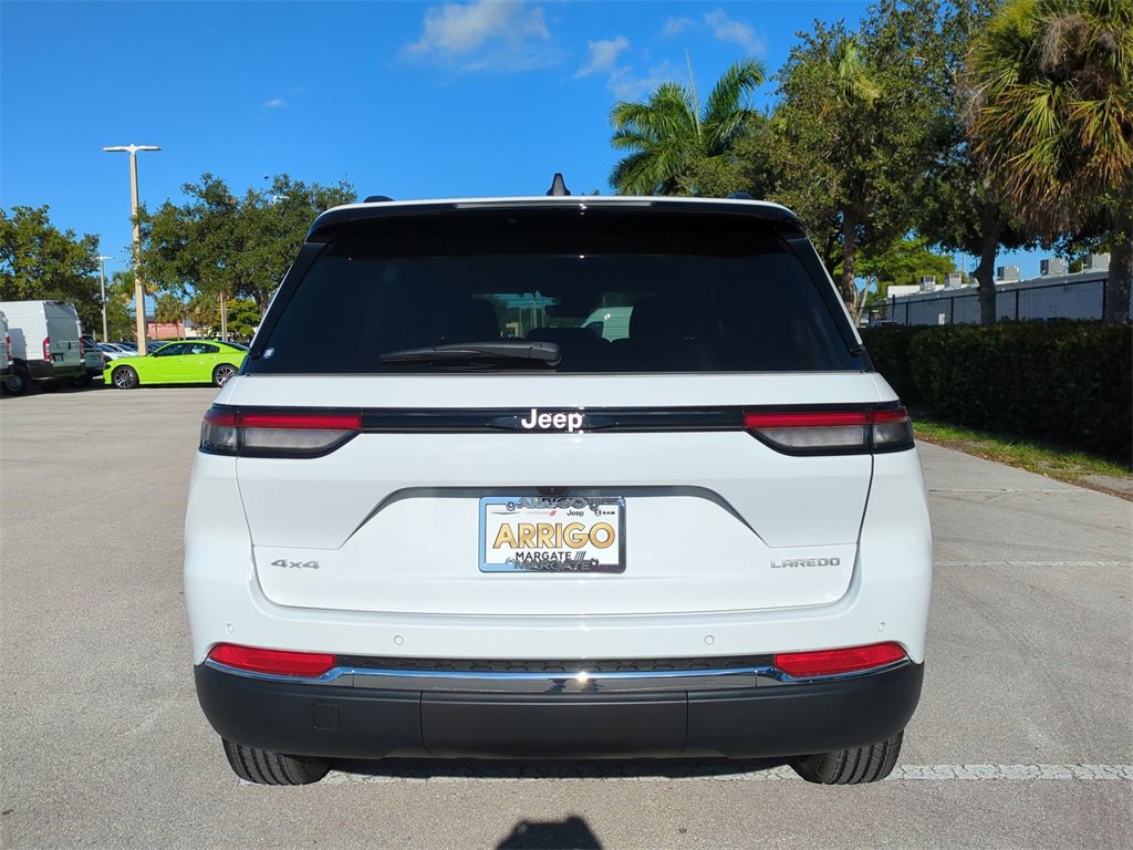New 2025 Jeep Grand Cherokee Laredo image 6