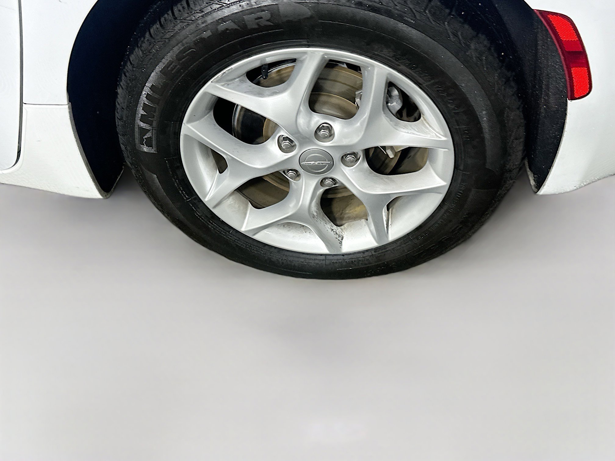 Used 2017 Chrysler Pacifica Touring-L w/ Tire & Wheel Group image 11