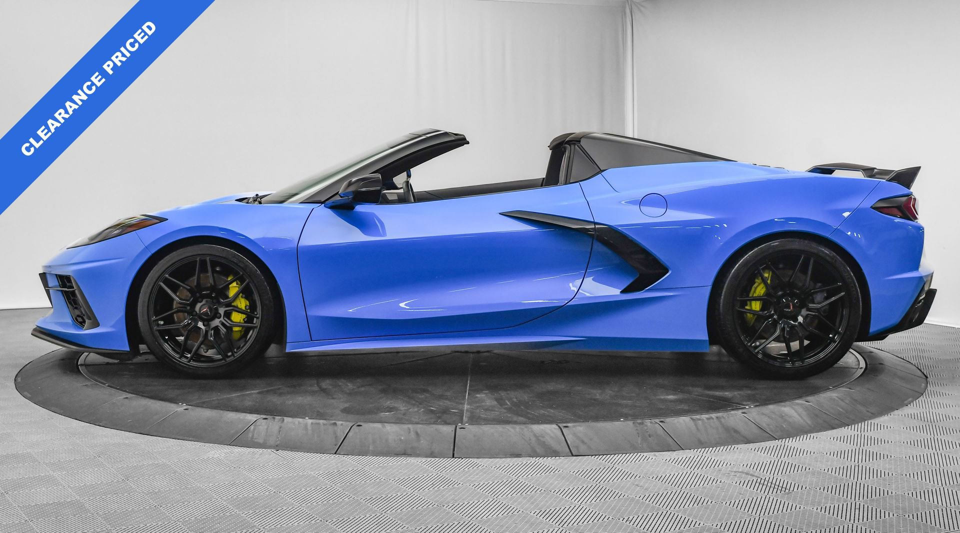 Used 2023 Chevrolet Corvette Stingray Premium Conv w/ Z51 Performance Package image 4