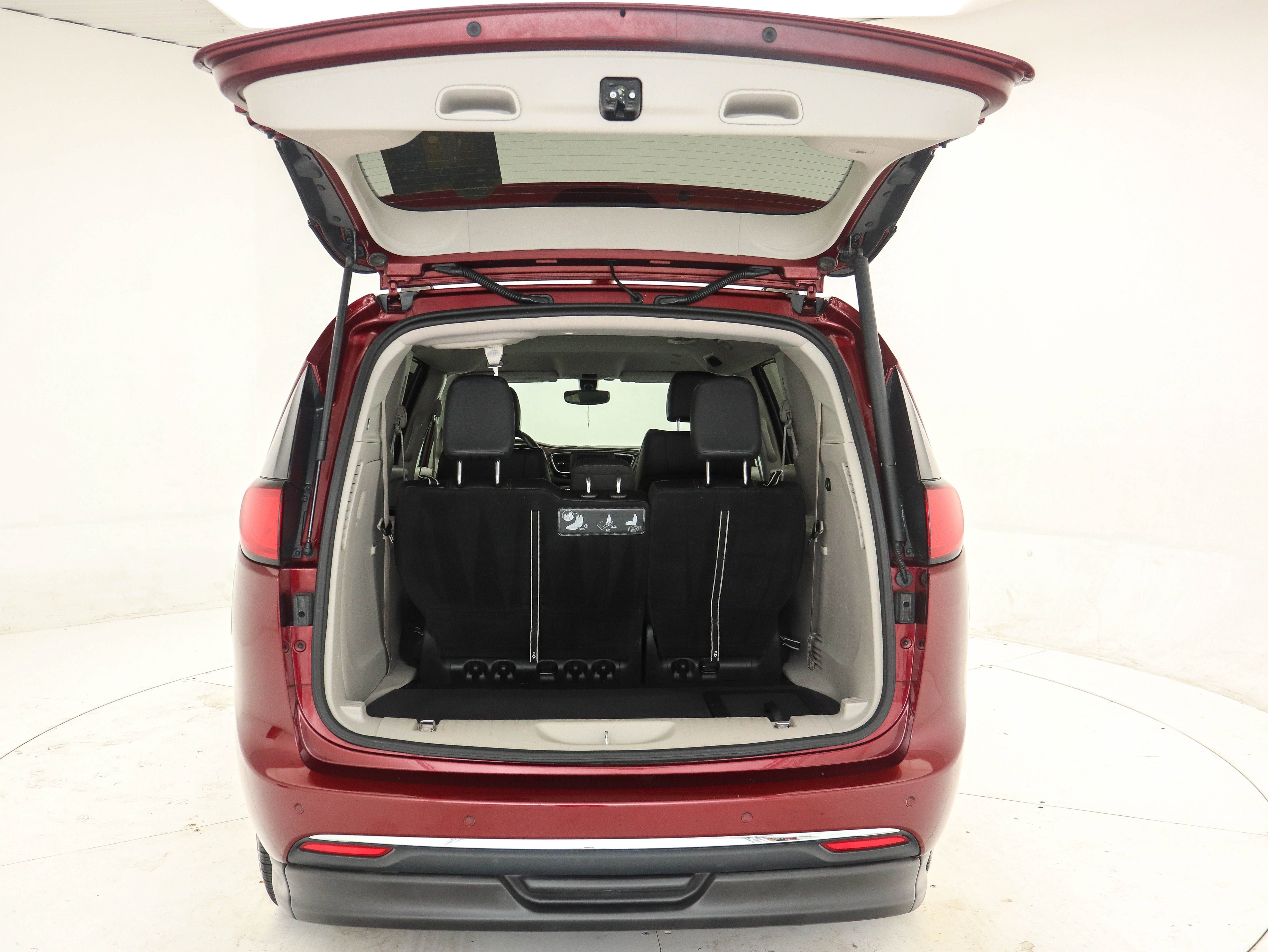 Used 2019 Chrysler Pacifica Touring-L image 11