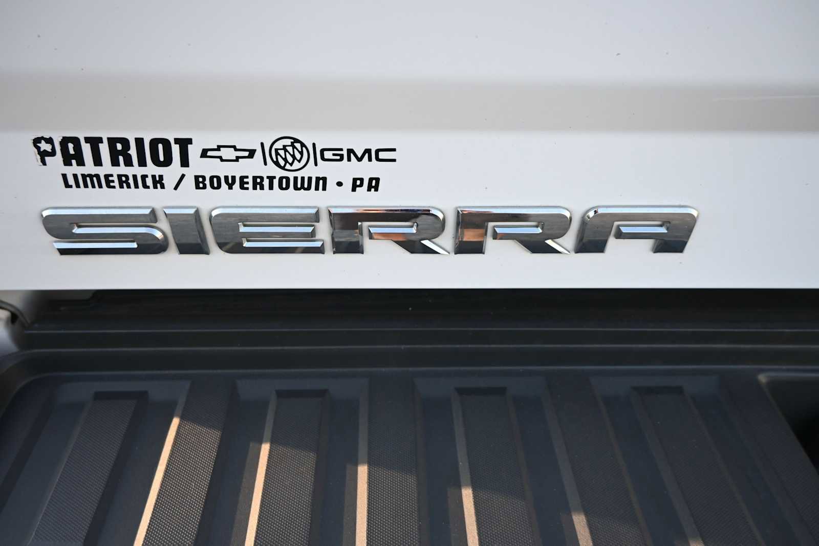 Used 2018 GMC Sierra 2500 SLT w/ All Terrain HD Package AWD/4WD image 32