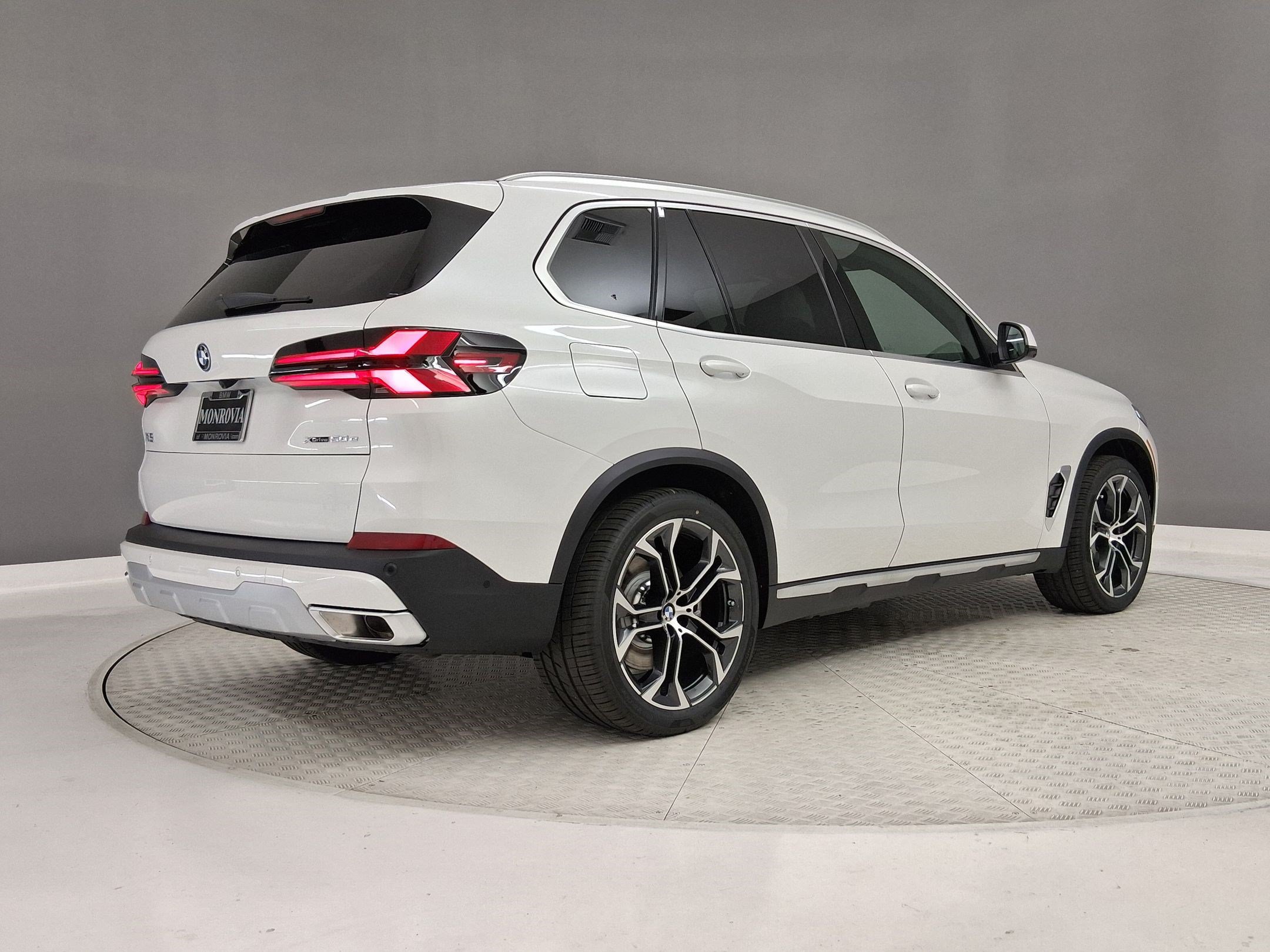 New 2026 BMW X5 xDrive50e AWD/4WD image 7