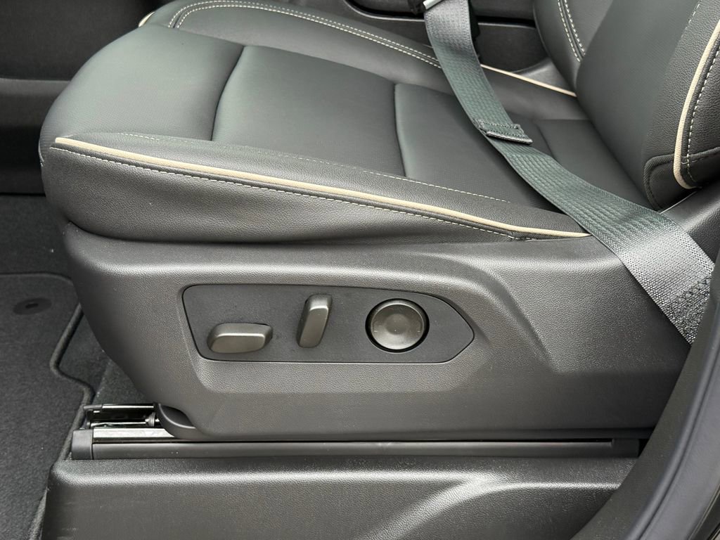 New 2026 GMC Yukon Elevation image 12