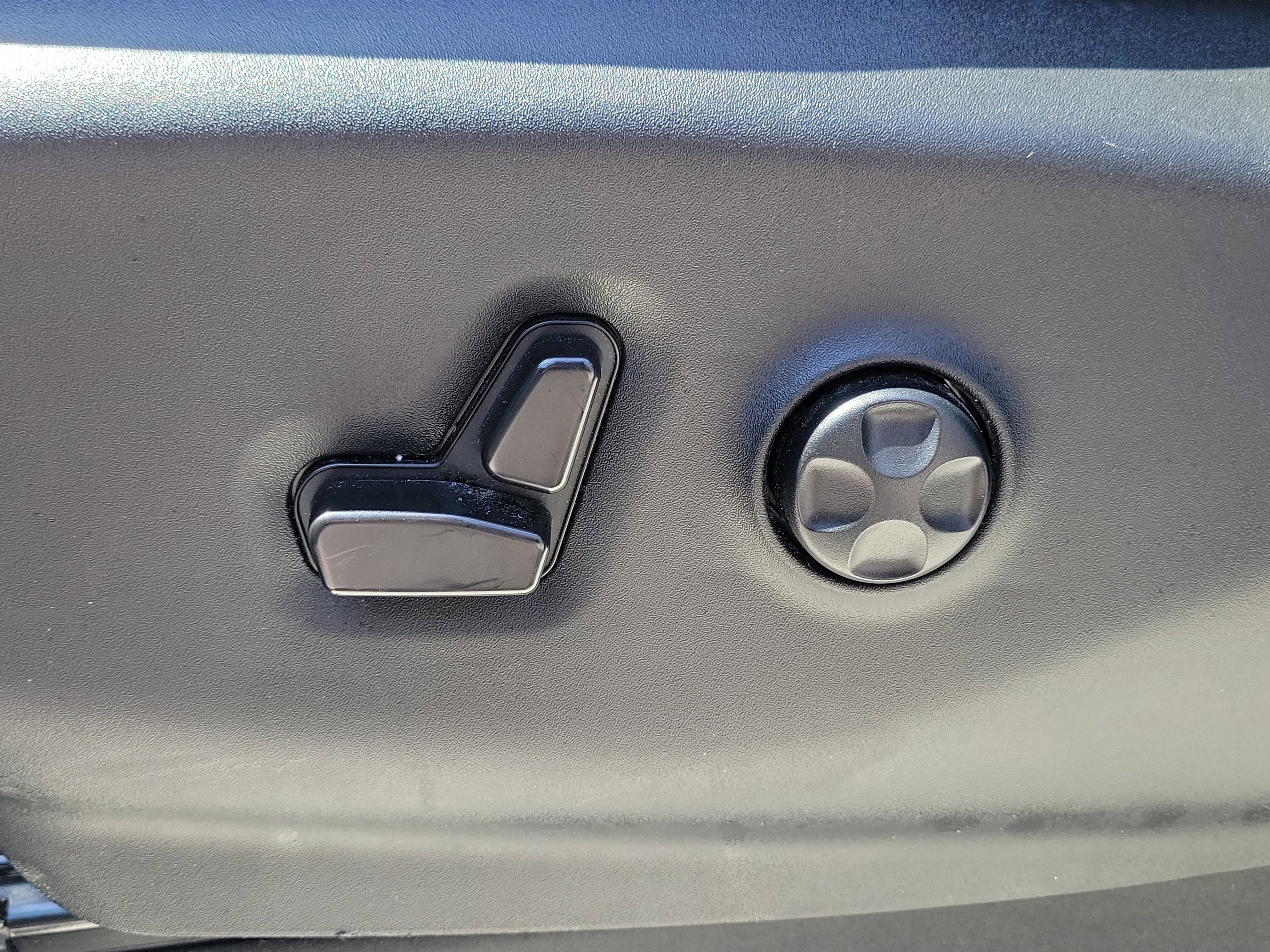 Used 2023 Chrysler Pacifica Touring-L image 20