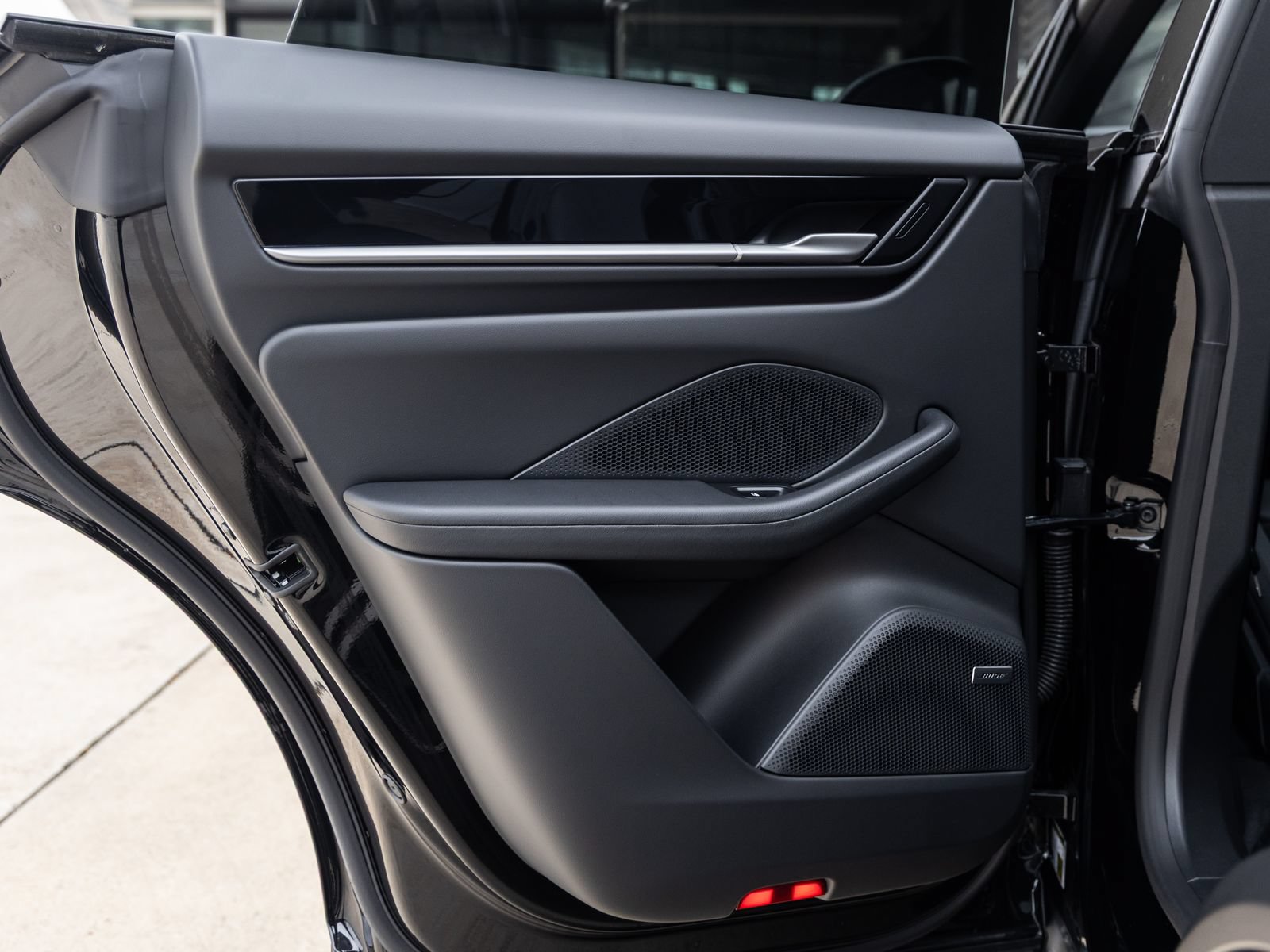 Certified 2025 Porsche Macan Electric RWD image 32