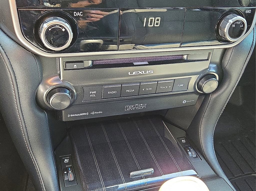 Used 2023 Lexus GX 460 Premium w/ Accessory Package image 29