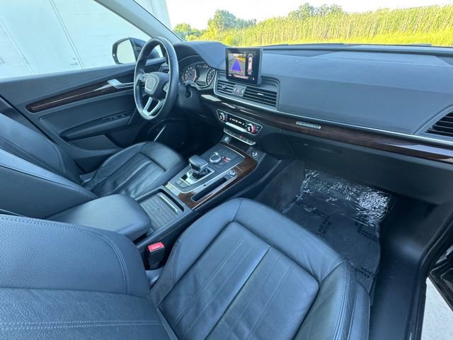 Used 2020 Audi Q5 2.0T Premium w/ Convenience Package AWD/4WD image 32