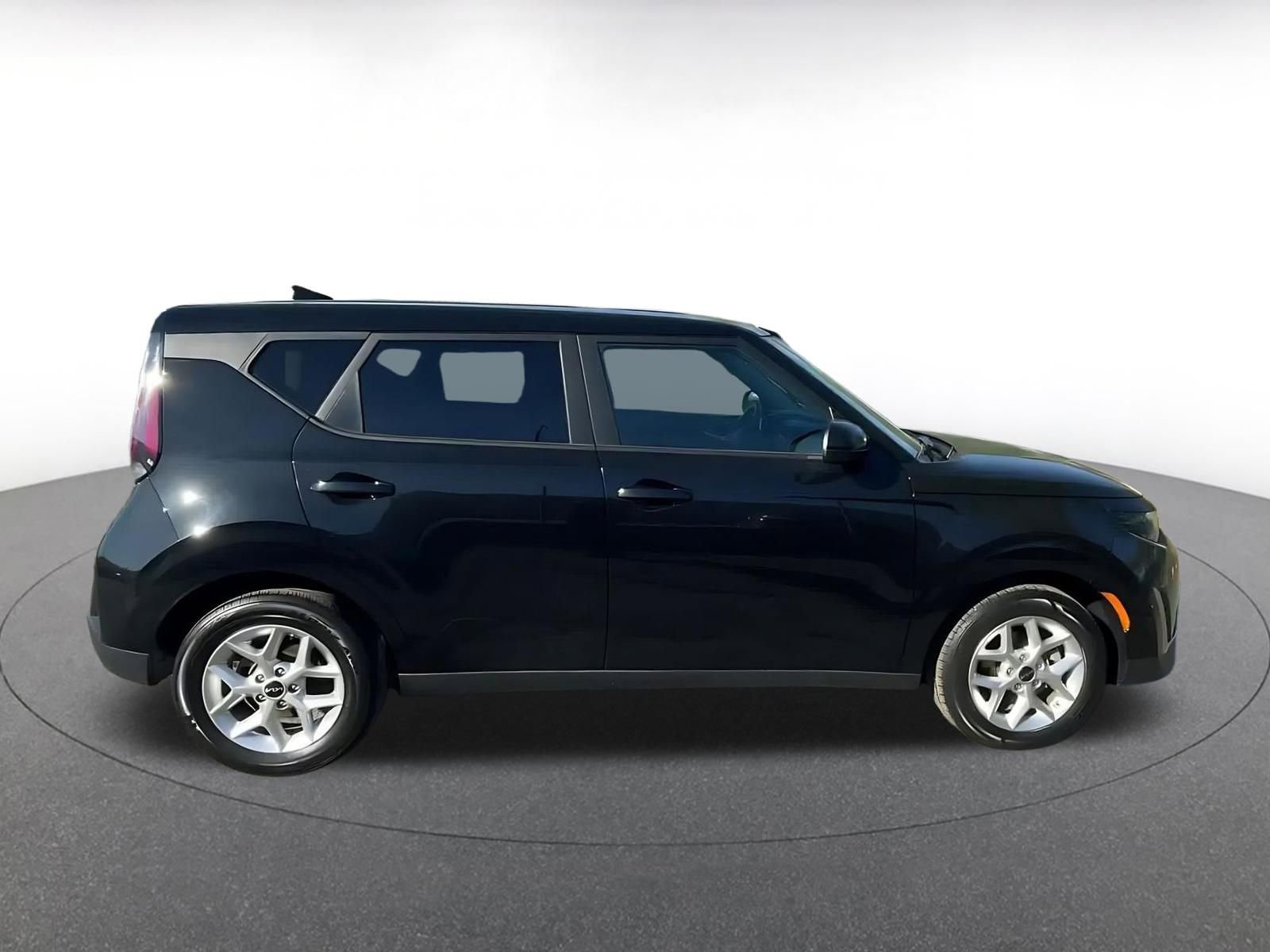 Used 2025 Kia Soul LX w/ LX Technology Package image 16