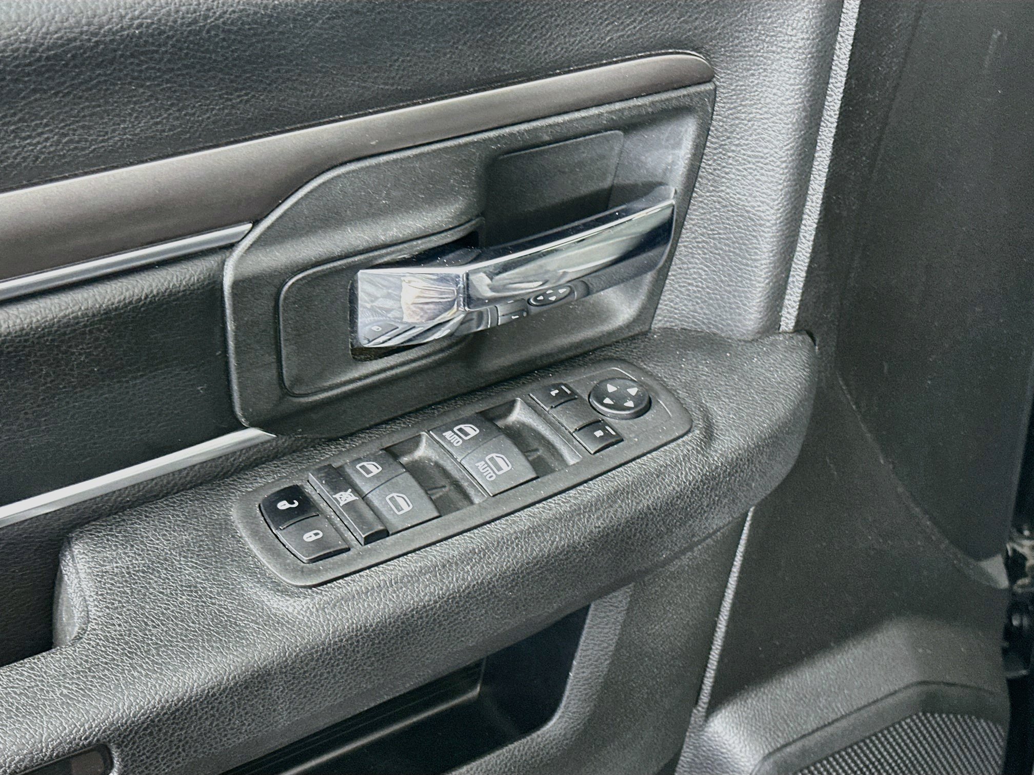 Used 2024 RAM 1500 Warlock AWD/4WD image 15